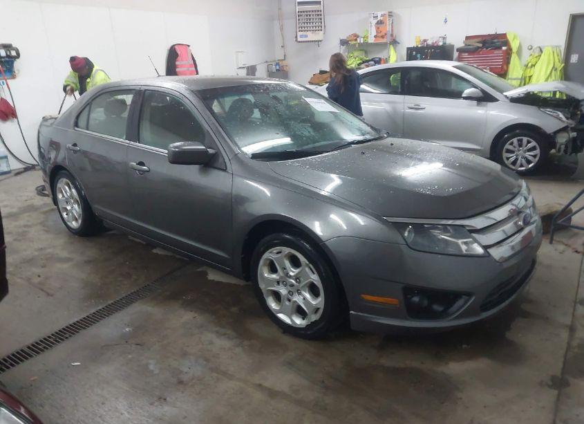 2011 Ford Fusion SE (VIN 3FAHP0HA4BR291414) main photo