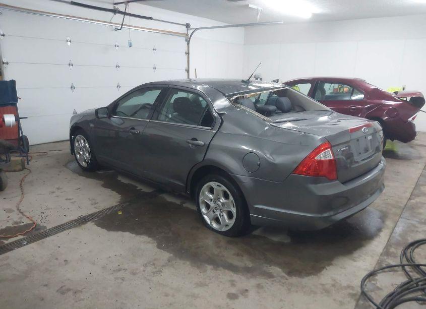 Photo 3 of 2011 Ford Fusion SE (VIN 3FAHP0HA4BR291414)