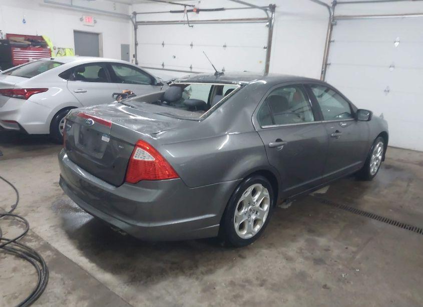 Photo 4 of 2011 Ford Fusion SE (VIN 3FAHP0HA4BR291414)