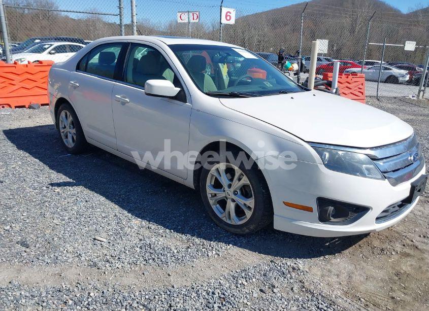 2012 Ford Fusion SE (VIN 3FAHP0HA4CR235667) main photo