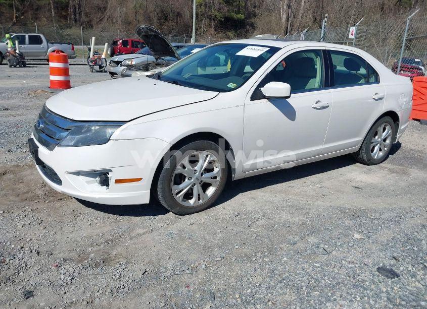 Photo 2 of 2012 Ford Fusion SE (VIN 3FAHP0HA4CR235667)