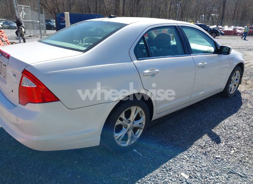 Photo 4 of 2012 Ford Fusion SE (VIN 3FAHP0HA4CR235667)