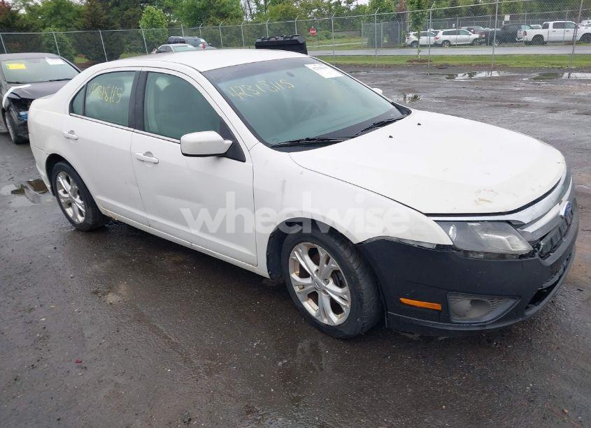 2012 Ford Fusion SE (VIN 3FAHP0HA4CR261668) main photo