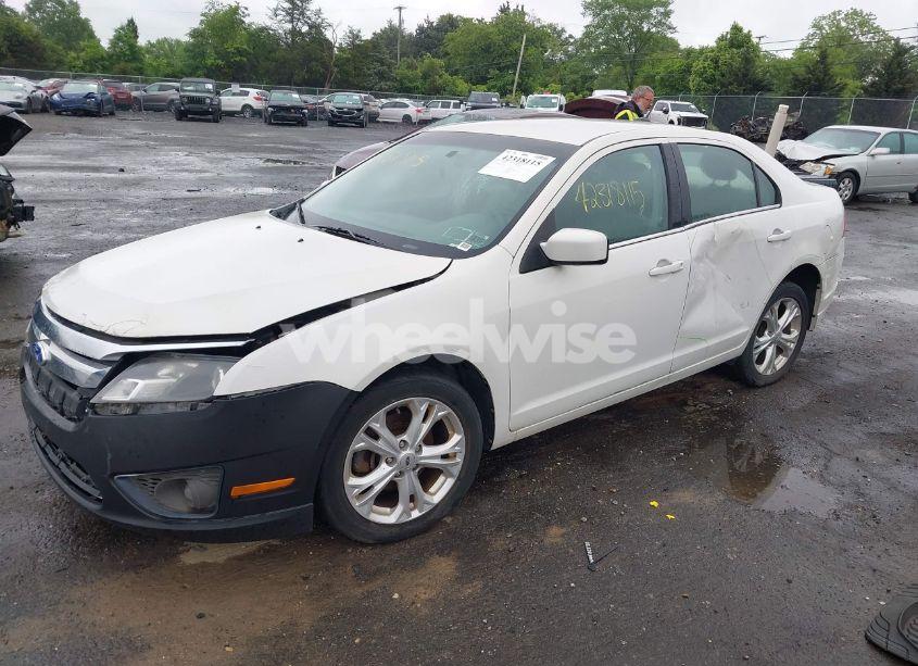 Photo 2 of 2012 Ford Fusion SE (VIN 3FAHP0HA4CR261668)