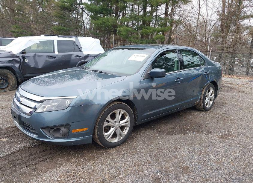 Photo 2 of 2012 Ford Fusion SE (VIN 3FAHP0HA4CR272590)