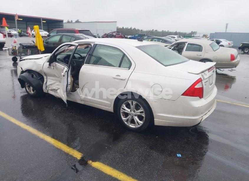 Photo 3 of 2012 Ford Fusion SE (VIN 3FAHP0HA4CR280690)