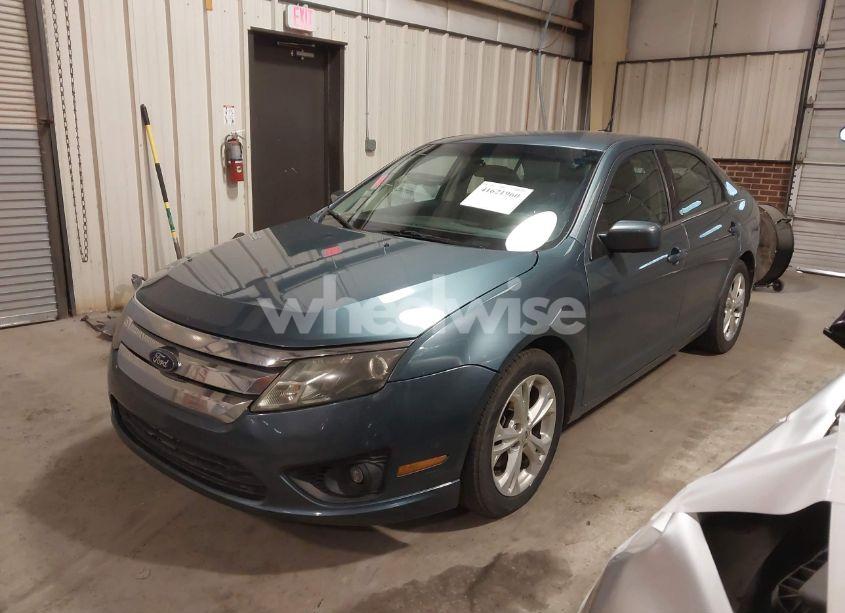 Photo 2 of 2012 Ford Fusion SE (VIN 3FAHP0HA4CR371748)