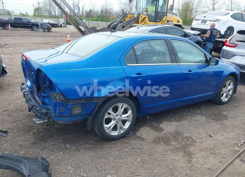 Photo 4 of 2012 Ford Fusion SE (VIN 3FAHP0HA4CR374598)