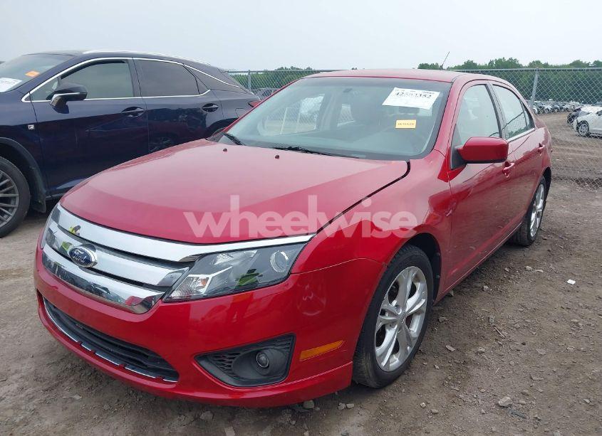 Photo 2 of 2012 Ford Fusion SE (VIN 3FAHP0HA4CR375749)