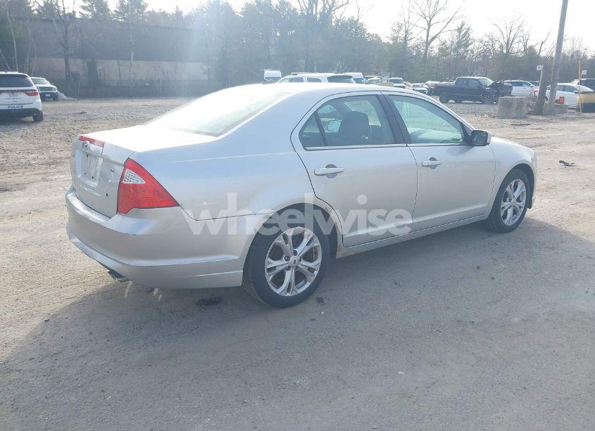 Photo 4 of 2012 Ford Fusion SE (VIN 3FAHP0HA4CR379798)