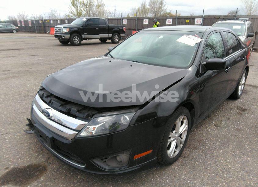 Photo 2 of 2012 Ford Fusion SE (VIN 3FAHP0HA4CR413738)