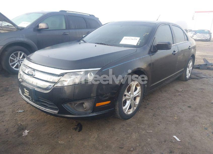 Photo 2 of 2012 Ford Fusion SE (VIN 3FAHP0HA4CR447758)