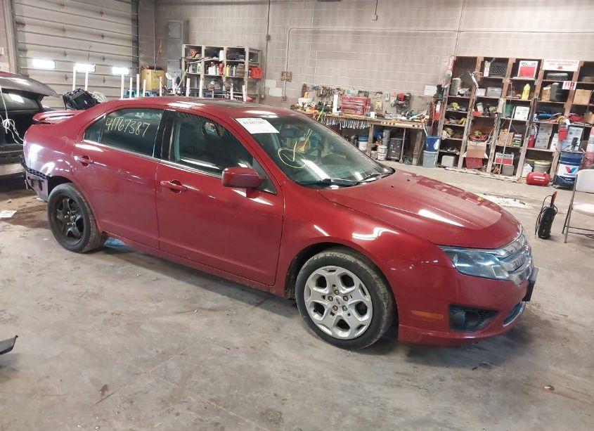 2010 Ford Fusion SE (VIN 3FAHP0HA5AR123005) main photo