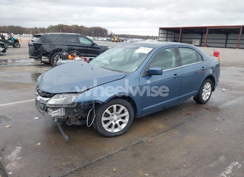 Photo 2 of 2010 Ford Fusion SE (VIN 3FAHP0HA5AR123702)