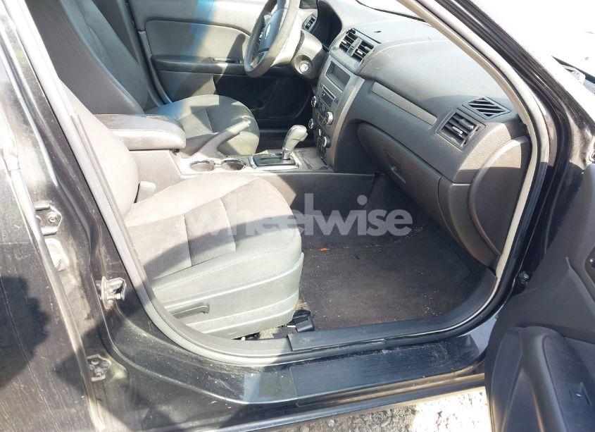 Photo 5 of 2010 Ford Fusion SE (VIN 3FAHP0HA5AR173032)