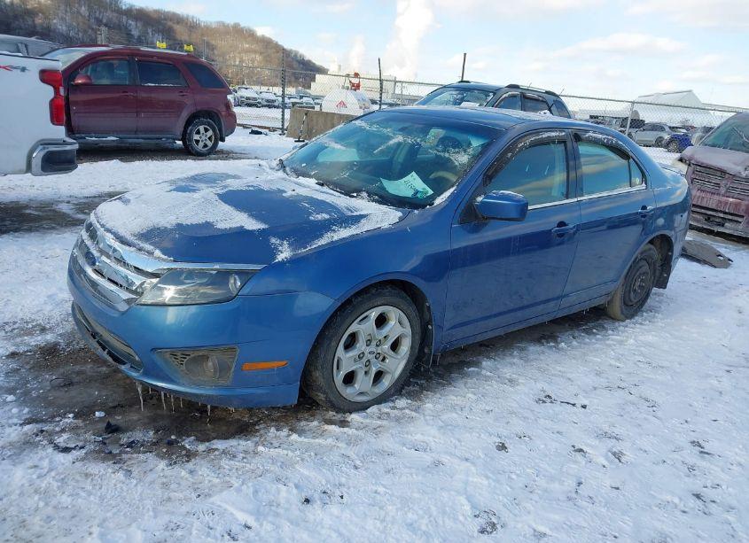 Photo 2 of 2010 Ford Fusion SE (VIN 3FAHP0HA5AR184693)