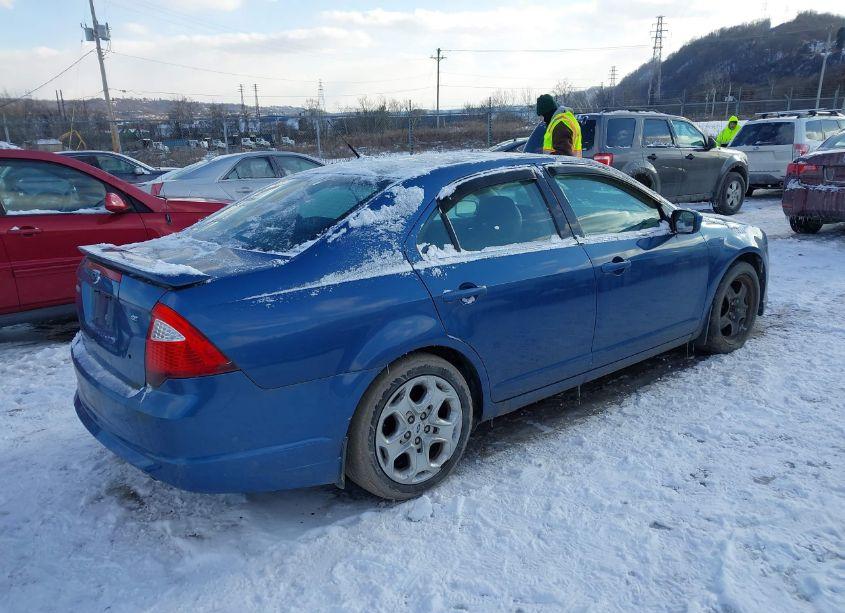 Photo 4 of 2010 Ford Fusion SE (VIN 3FAHP0HA5AR184693)
