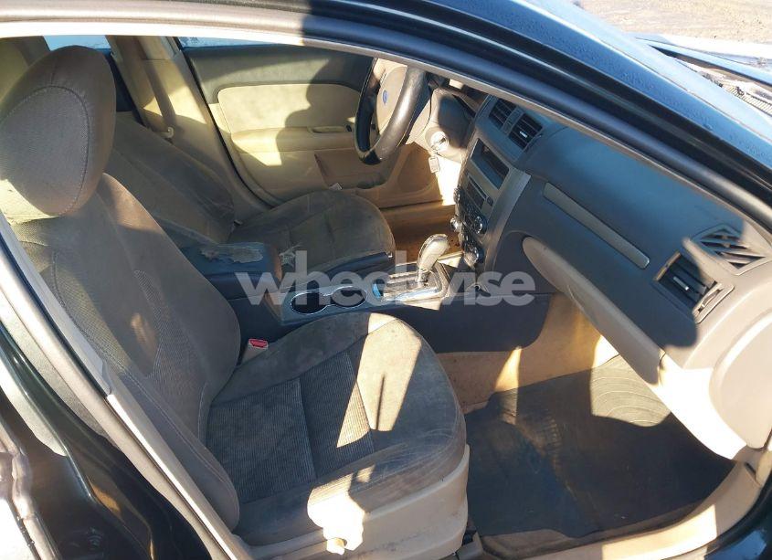 Photo 5 of 2010 Ford Fusion SE (VIN 3FAHP0HA5AR222178)