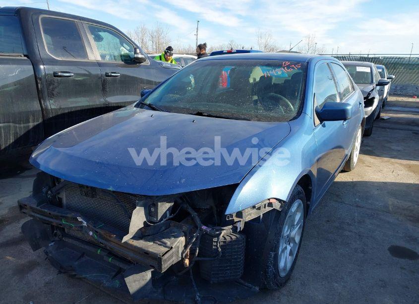 Photo 2 of 2010 Ford Fusion SE (VIN 3FAHP0HA5AR267735)