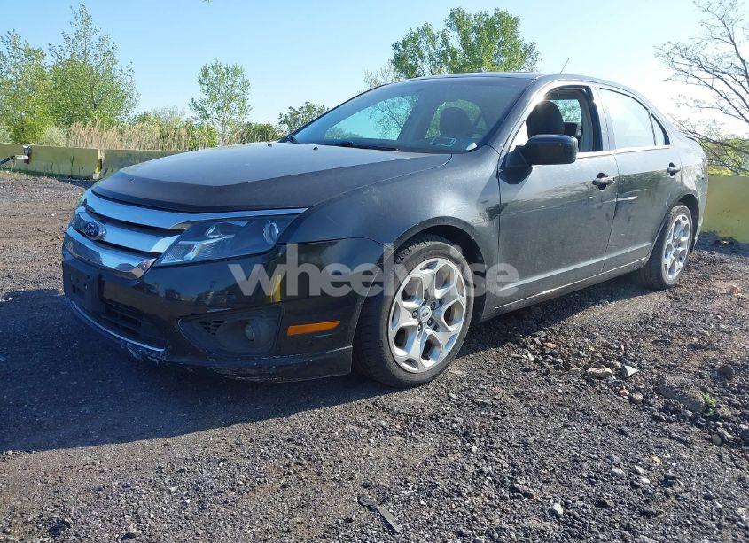 Photo 2 of 2010 Ford Fusion SE (VIN 3FAHP0HA5AR282574)