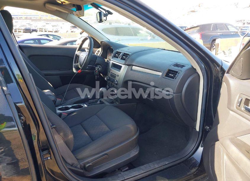 Photo 5 of 2010 Ford Fusion SE (VIN 3FAHP0HA5AR282574)