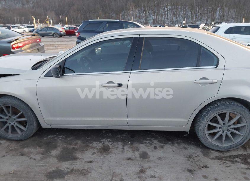 Photo 15 of 2010 Ford Fusion SE (VIN 3FAHP0HA5AR310034)