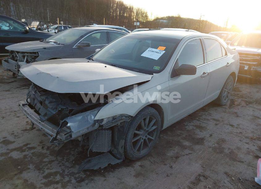 Photo 2 of 2010 Ford Fusion SE (VIN 3FAHP0HA5AR310034)