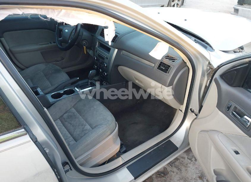 Photo 5 of 2010 Ford Fusion SE (VIN 3FAHP0HA5AR310034)