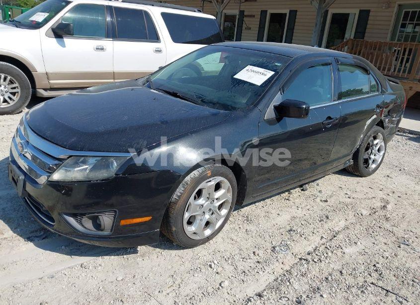 Photo 2 of 2010 Ford Fusion SE (VIN 3FAHP0HA5AR315413)
