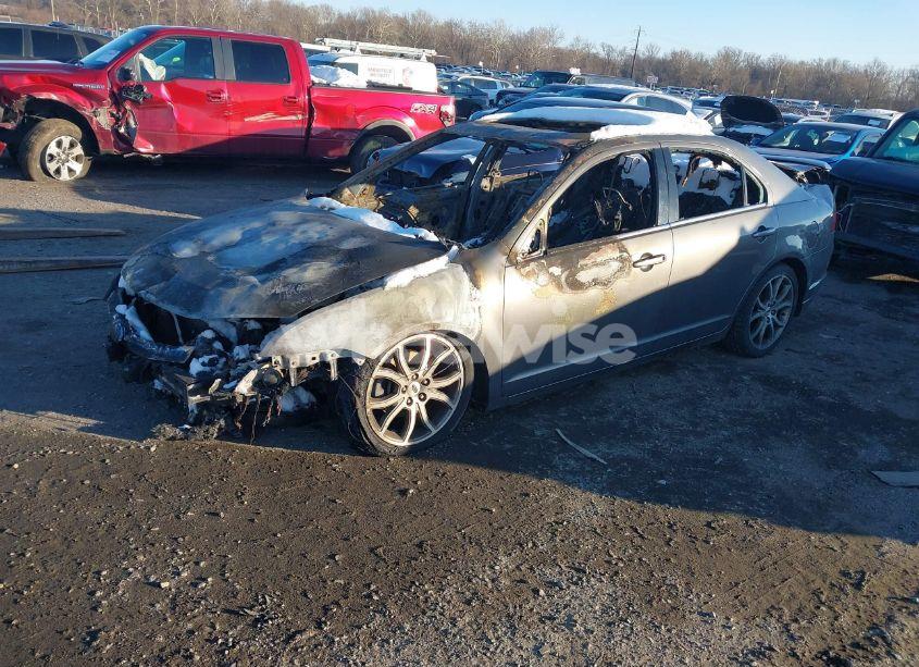 Photo 2 of 2010 Ford Fusion SE (VIN 3FAHP0HA5AR348895)