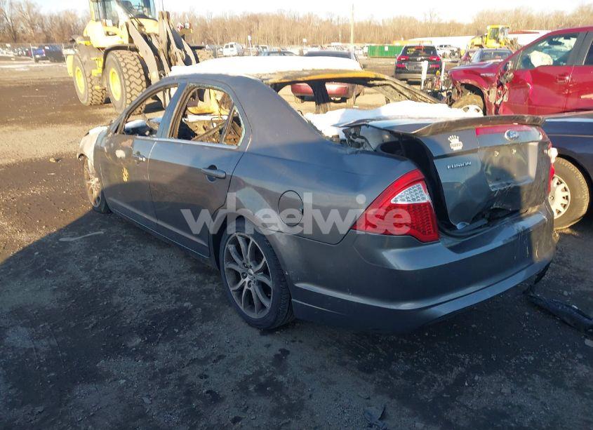 Photo 3 of 2010 Ford Fusion SE (VIN 3FAHP0HA5AR348895)