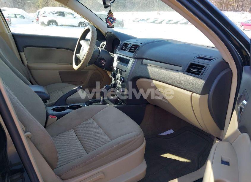 Photo 5 of 2010 Ford Fusion SE (VIN 3FAHP0HA5AR359069)