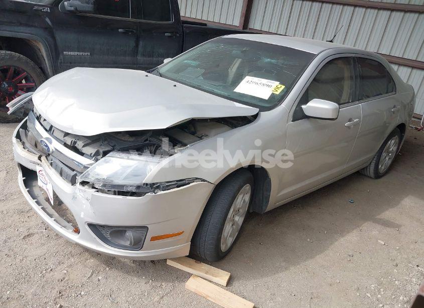 Photo 2 of 2010 Ford Fusion SE (VIN 3FAHP0HA5AR428522)