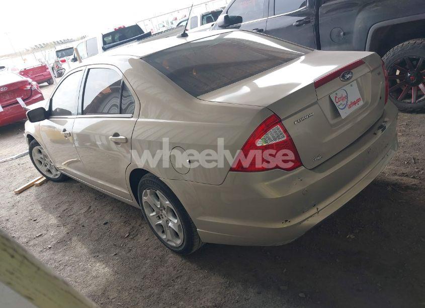 Photo 3 of 2010 Ford Fusion SE (VIN 3FAHP0HA5AR428522)