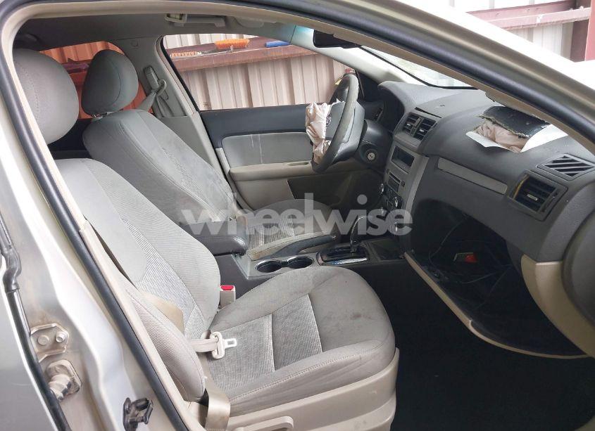 Photo 5 of 2010 Ford Fusion SE (VIN 3FAHP0HA5AR428522)