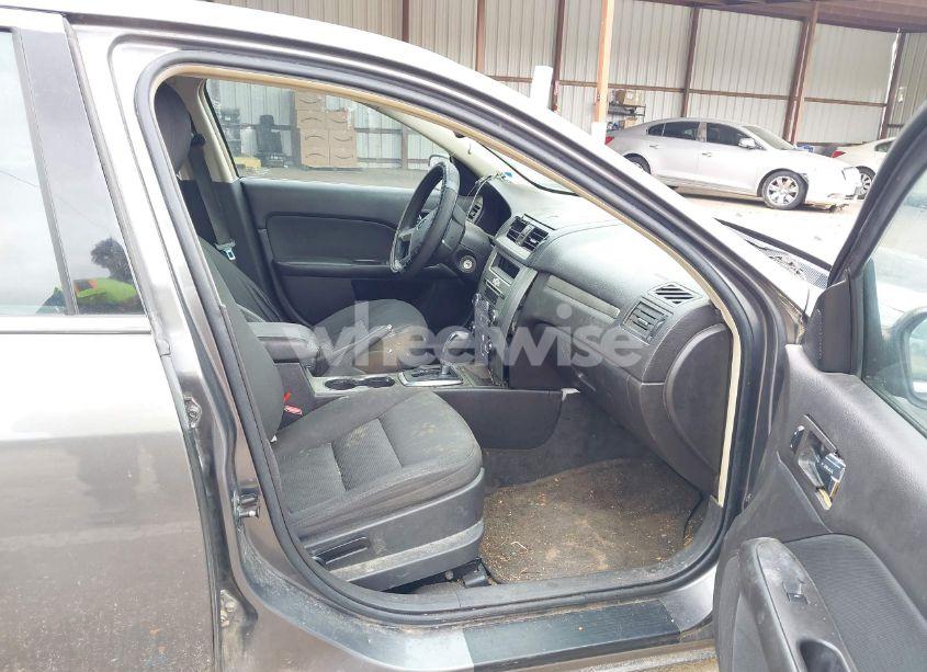 Photo 5 of 2010 Ford Fusion SE (VIN 3FAHP0HA5AR428603)