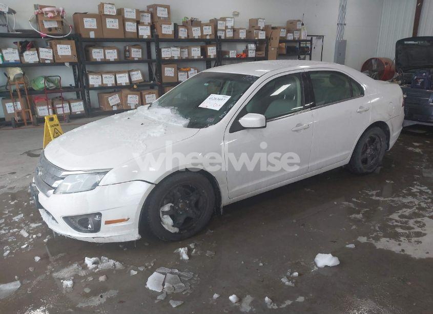 Photo 2 of 2011 Ford Fusion SE (VIN 3FAHP0HA5BR118078)