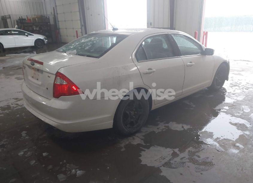 Photo 4 of 2011 Ford Fusion SE (VIN 3FAHP0HA5BR118078)