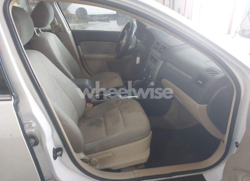 Photo 5 of 2011 Ford Fusion SE (VIN 3FAHP0HA5BR118078)