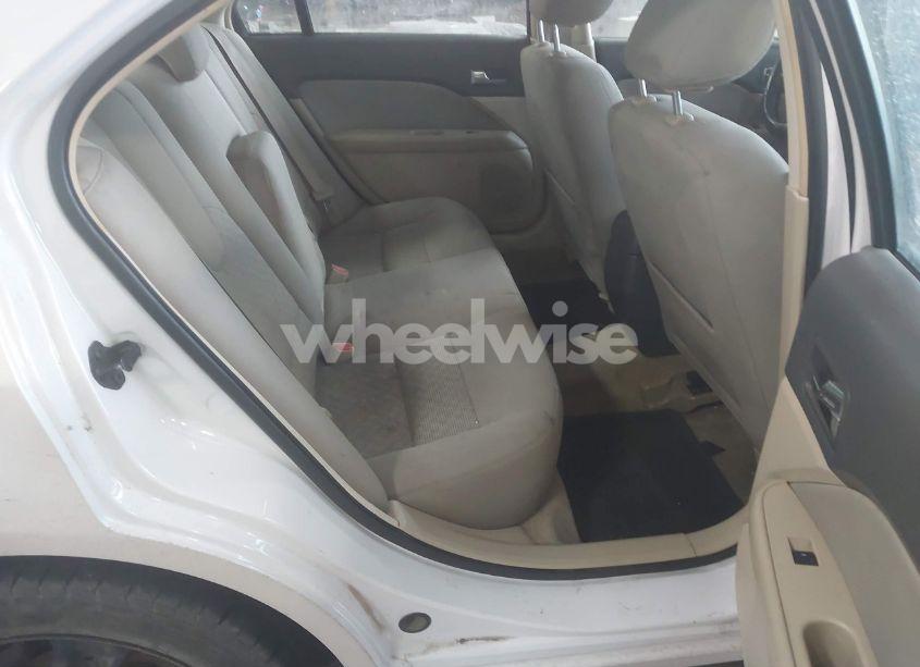 Photo 8 of 2011 Ford Fusion SE (VIN 3FAHP0HA5BR118078)