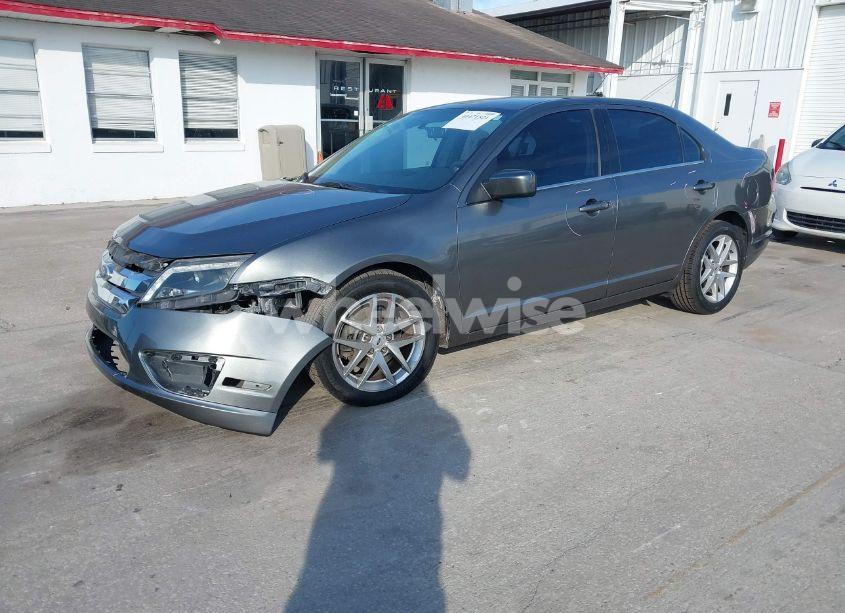 Photo 2 of 2011 Ford Fusion SE (VIN 3FAHP0HA5BR135382)