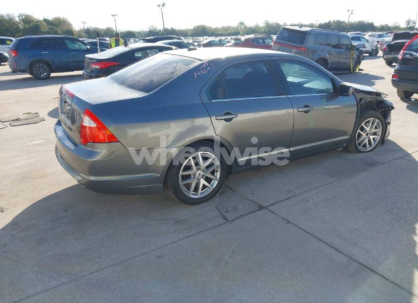 Photo 4 of 2011 Ford Fusion SE (VIN 3FAHP0HA5BR135382)