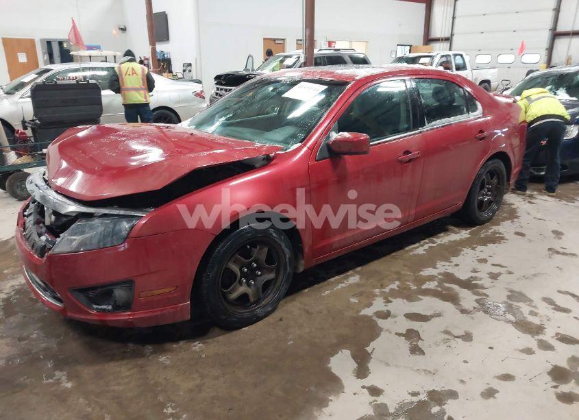 Photo 2 of 2011 Ford Fusion SE (VIN 3FAHP0HA5BR139027)