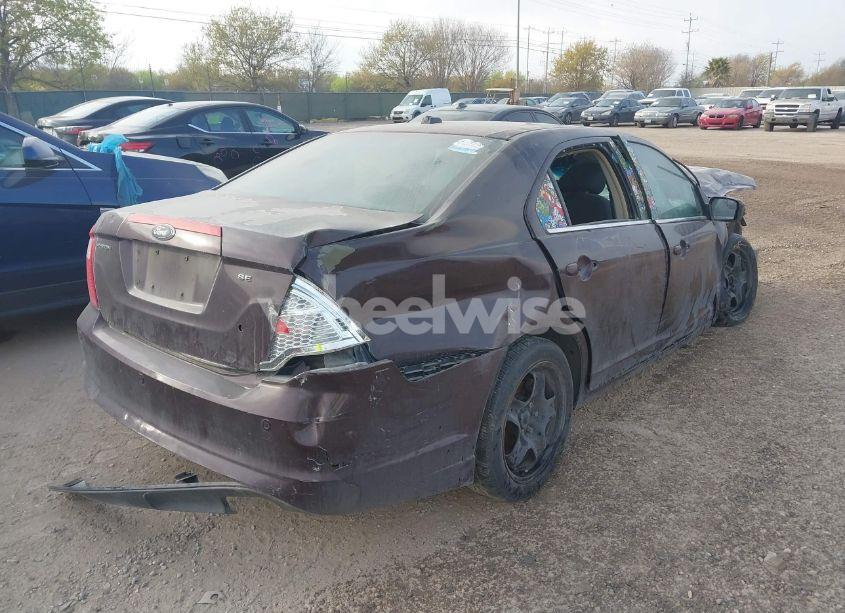 Photo 4 of 2011 Ford Fusion SE (VIN 3FAHP0HA5BR160573)