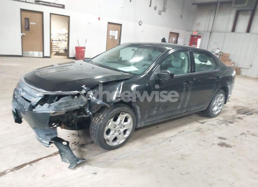 Photo 2 of 2011 Ford Fusion SE (VIN 3FAHP0HA5BR161769)