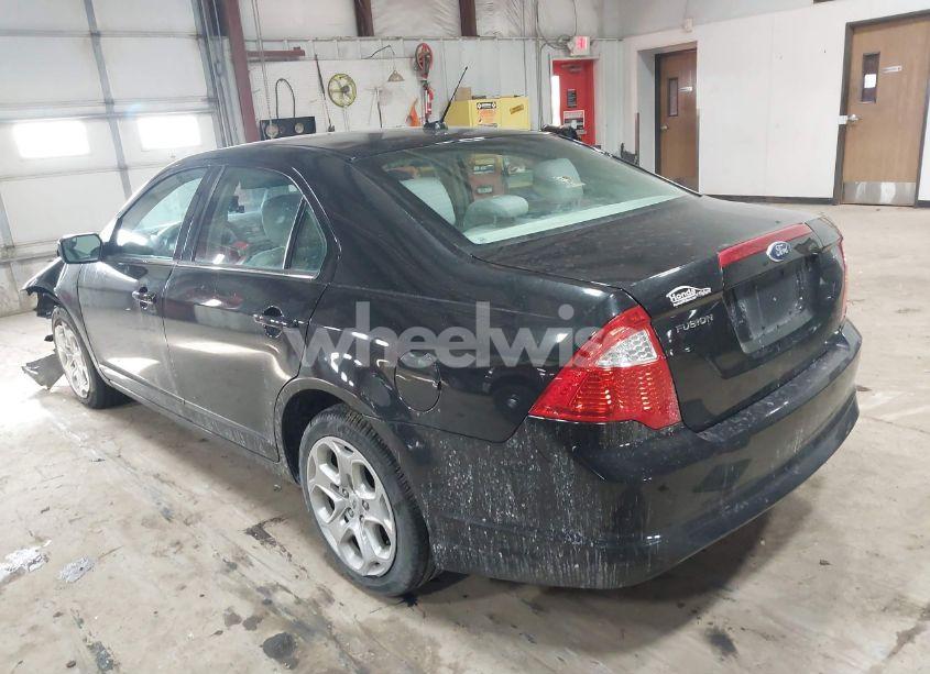 Photo 3 of 2011 Ford Fusion SE (VIN 3FAHP0HA5BR161769)