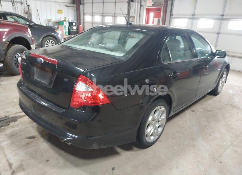 Photo 4 of 2011 Ford Fusion SE (VIN 3FAHP0HA5BR161769)