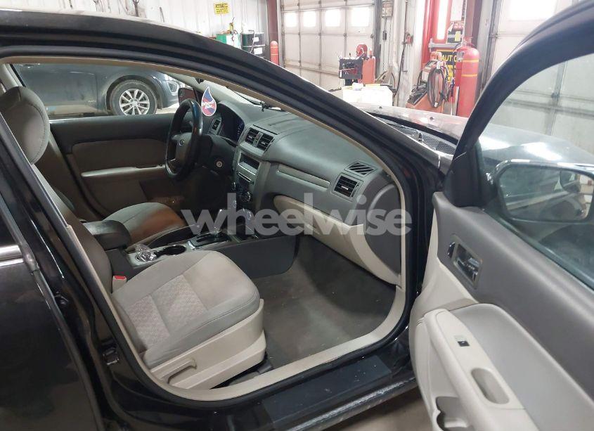 Photo 5 of 2011 Ford Fusion SE (VIN 3FAHP0HA5BR161769)