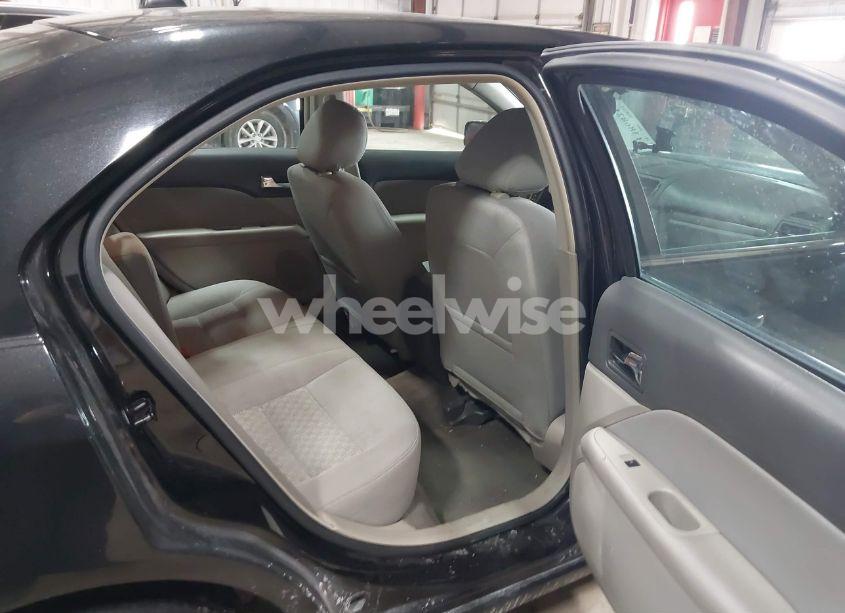 Photo 8 of 2011 Ford Fusion SE (VIN 3FAHP0HA5BR161769)