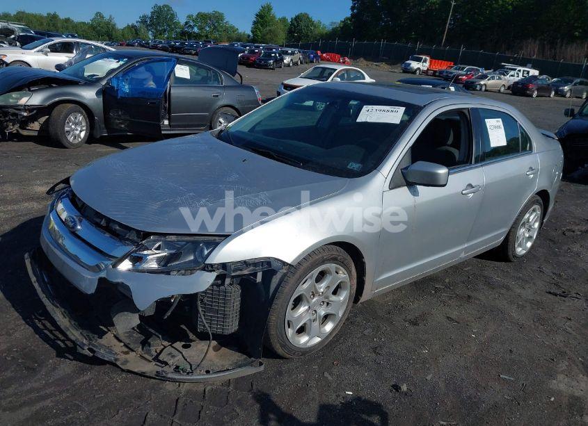 Photo 2 of 2011 Ford Fusion SE (VIN 3FAHP0HA5BR187630)